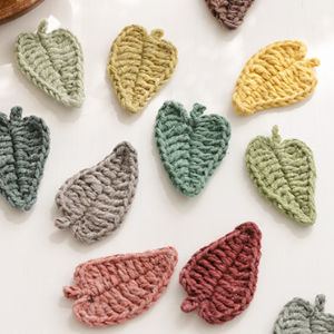Feuille d’automne au crochet marron – modèle gratuit Signs of Autumn