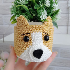Petit panier au crochet en forme de chien corgi
